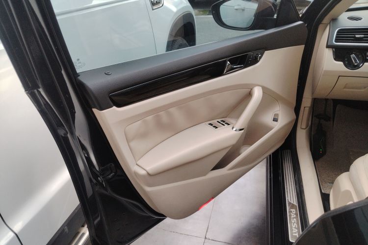 大众 帕萨特 2013款 1.8TSI DSG尊荣版中控内饰7007