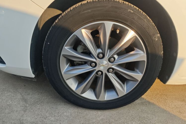 雪佛兰 科鲁泽 2022款 320 自动悦享天窗版车身外观6007