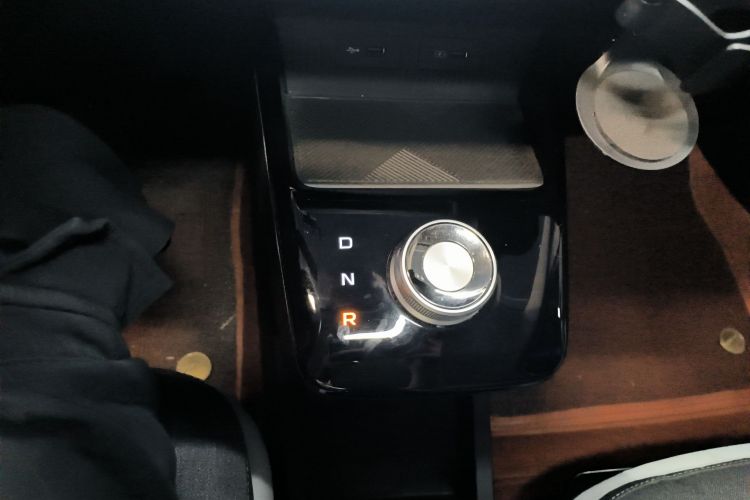 吉利几何E萤火虫 2024款 301km 流光中控内饰18