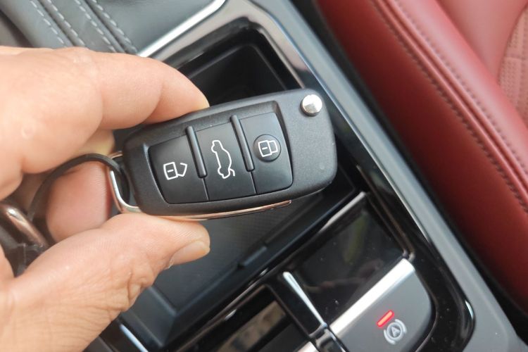 奥迪Q2L 2025款 35TFSI 时尚动感型中控内饰11