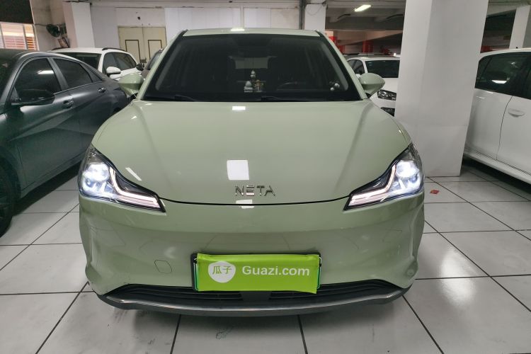 哪吒汽车 哪吒V 2022款 潮 300 Lite 三元锂车身外观2