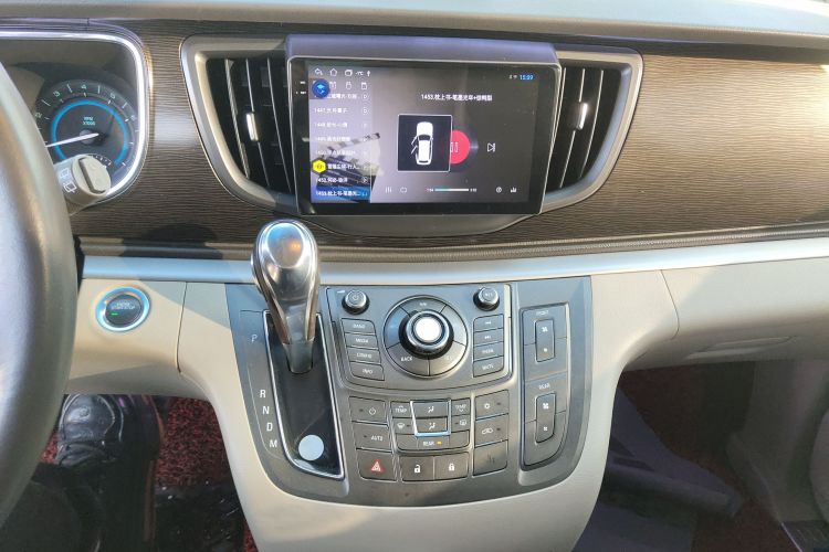 别克GL8 2011款 2.4L LT豪华商务行政版中控内饰16