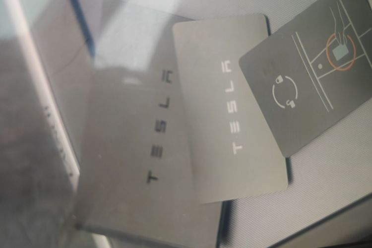 特斯拉 Model Y 2022款 改款 长续航全轮驱动版中控内饰11