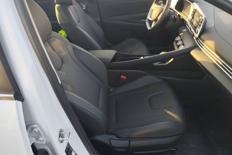 现代 伊兰特 2023款 1.5L CVT GLX精英版局部细节41