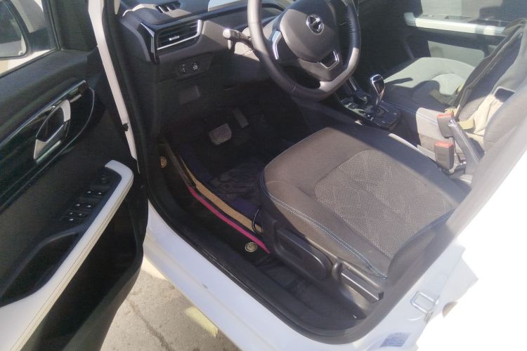 江铃集团新能源 易至EV3 2022款 小雷达悦跑型中控内饰20