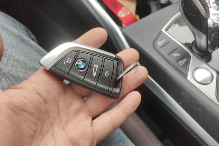 宝马3系 2022款 325i M运动套装中控内饰11