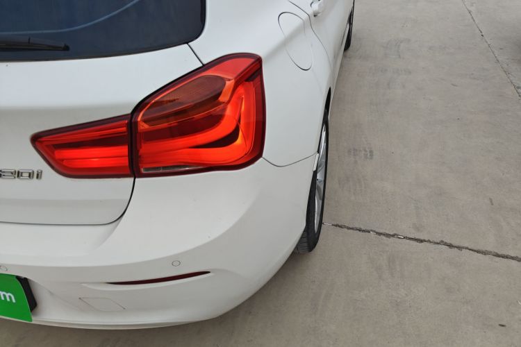 宝马1系(进口) 2015款 120i 领先型车身外观9