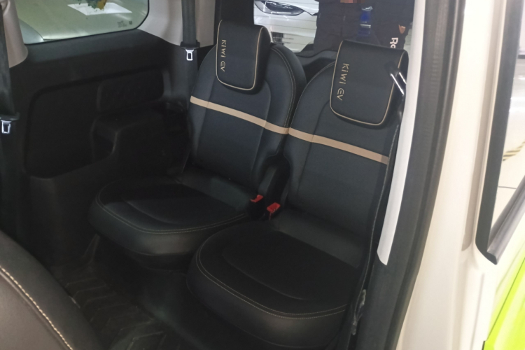 宝骏KiWi EV 2021款 艺术家 三元锂中控内饰21