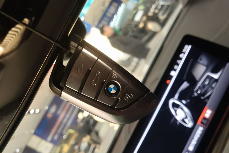 宝马5系 2022款 改款二 530Li xDrive 豪华套装中控内饰7001