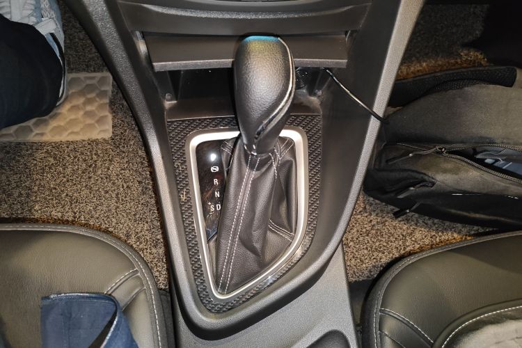 别克 英朗 2015款 18T 双离合豪华型中控内饰18