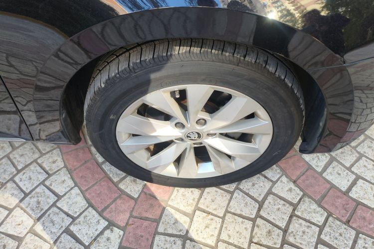 斯柯达 速派 2019款 改款 TSI330 DSG舒适版车身外观6007