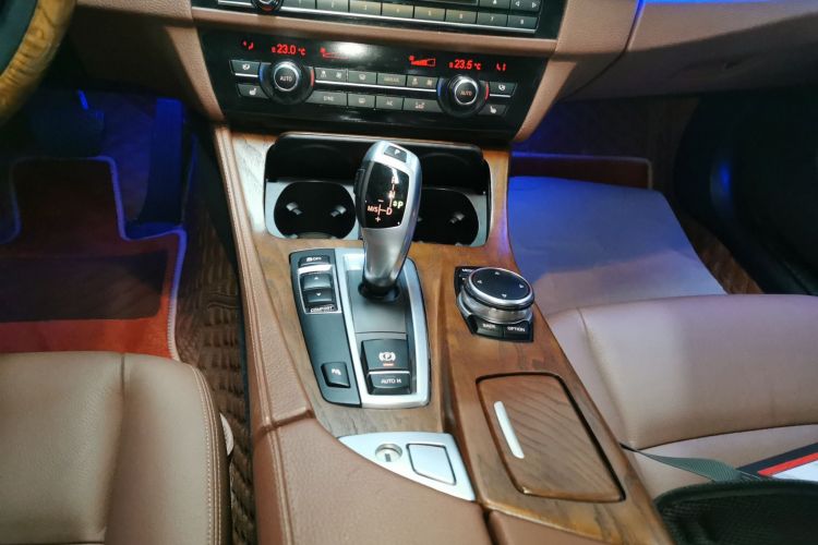 宝马5系 2014款 528Li 领先型中控内饰18