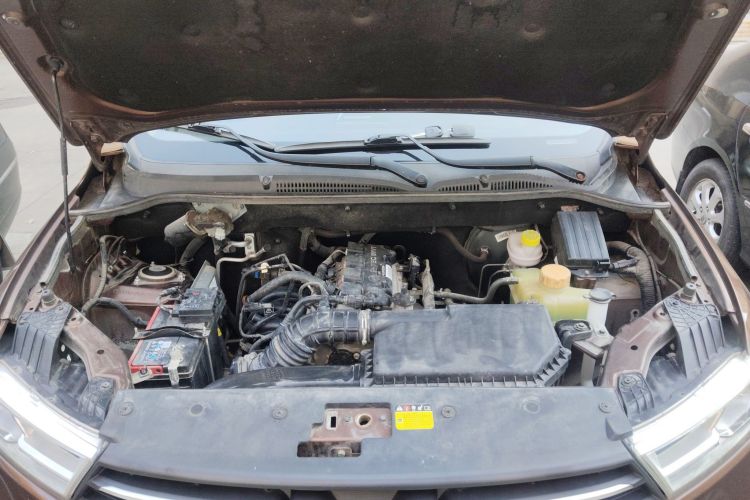 五菱汽车 五菱宏光 2019款 1.5L S舒适型国VI LAR机舱底盘24