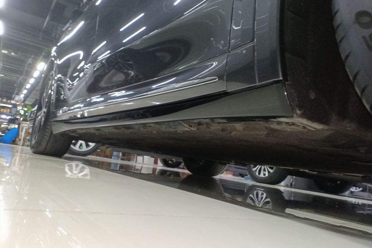 鸿蒙智行 智界R7 2025款 增程 251km Max局部细节9001