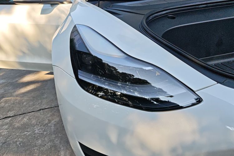 特斯拉 Model 3 2022款 后轮驱动版车身外观8