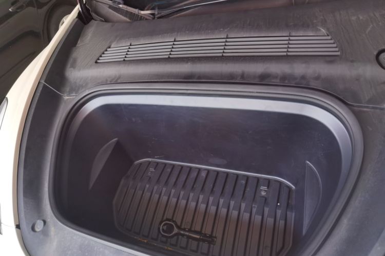 特斯拉 Model Y 2022款 改款 长续航全轮驱动版局部细节24