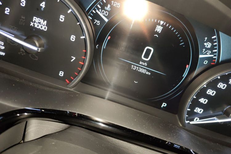 凯迪拉克XT5 2018款 28T 四驱豪华型中控内饰15