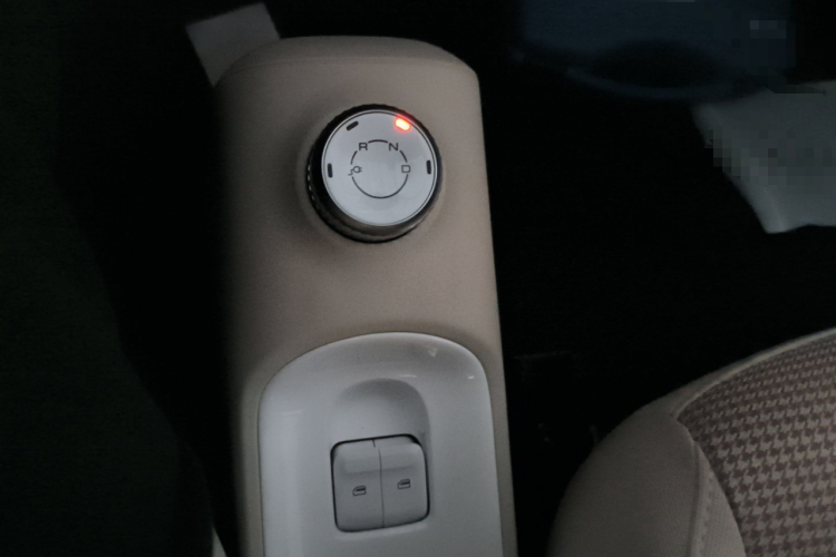 五菱汽车 宏光MINIEV 2024款 第三代 215km 青春版中控内饰18