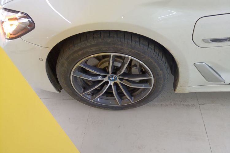 宝马5系新能源 2022款 535Le M运动套装车身外观6007