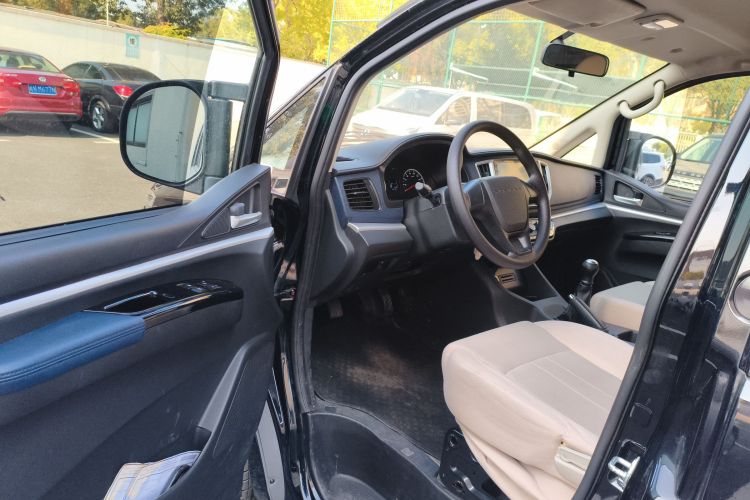 东风风行 菱智 2023款 M5L 1.6L 基本型 5座中控内饰20