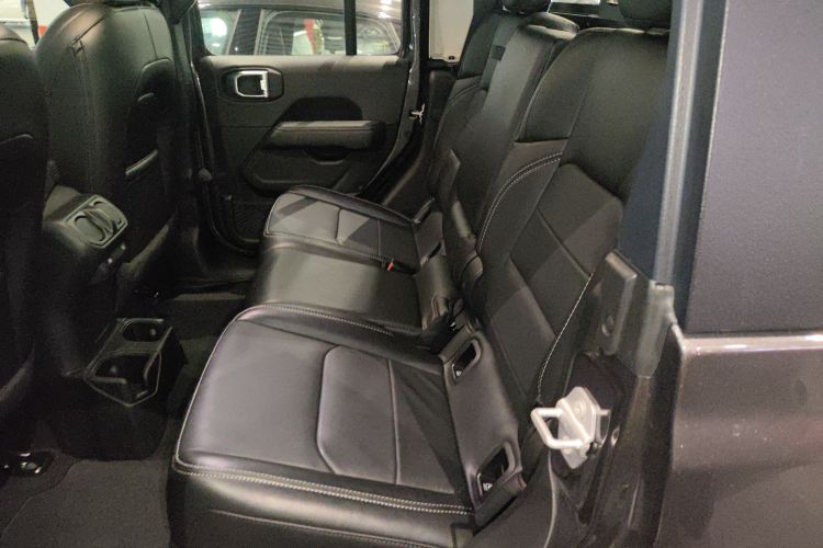 Jeep 角斗士 2023款 3.6L Overland中控内饰21