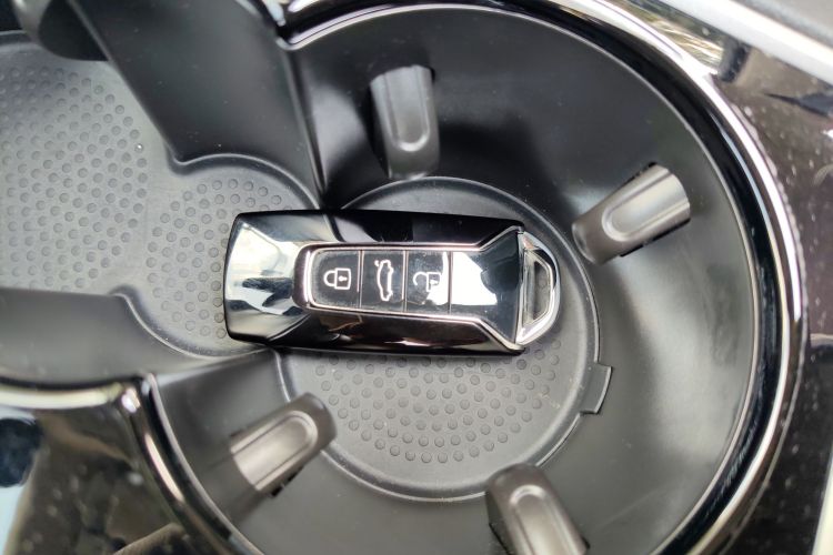 大众 途锐 2022款 2.0TSI 锐尚版中控内饰7001