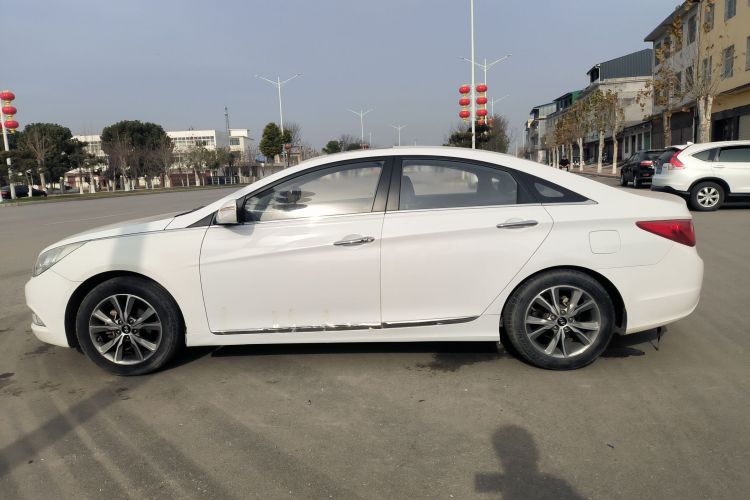 现代 索纳塔 2015款 经典 2.0L 自动豪华版车身外观4