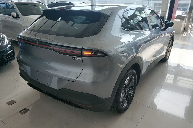 深蓝汽车 深蓝S05 2026款 620Plus纯电版车身外观7