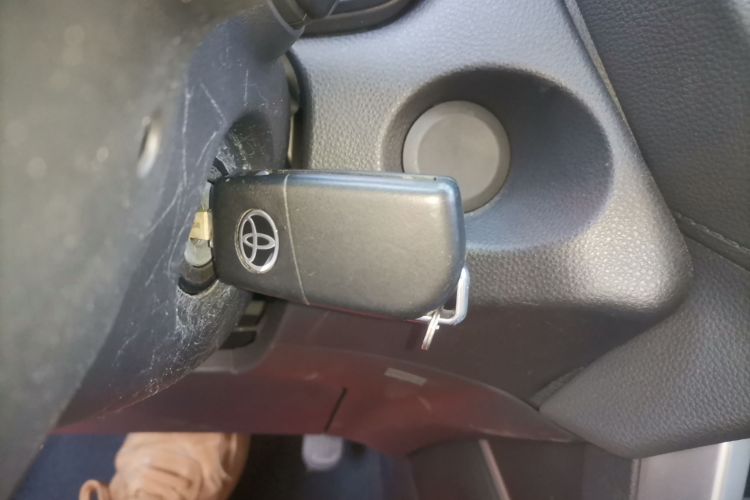 丰田 卡罗拉锐放 2022款 2.0L 先锋版中控内饰7001