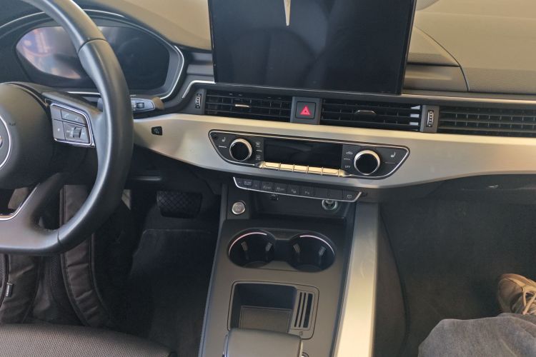 奥迪A4L 2022款 40 TFSI 豪华动感型中控内饰16