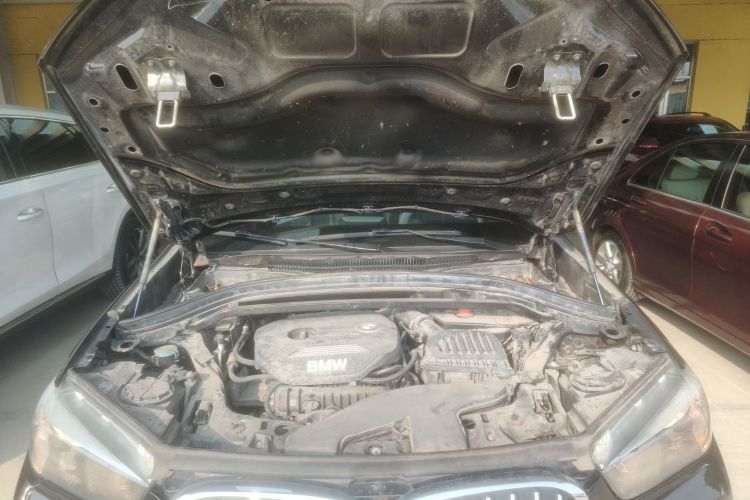 宝马X1 2019款 sDrive18Li 时尚型机舱底盘24