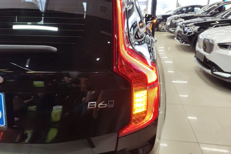 沃尔沃XC90 2022款 B6 智雅豪华版 7座车身外观6006