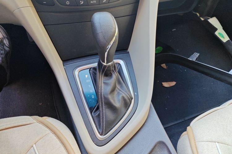 别克 英朗 2015款 15N 自动豪华型中控内饰18