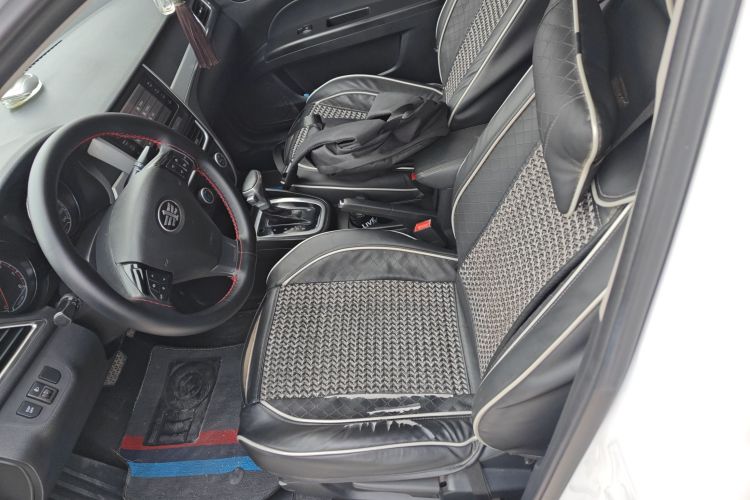 奔腾B30 2017款 1.6L 自动豪华型中控内饰19