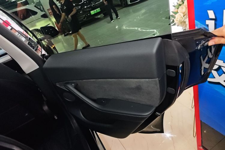 特斯拉 Model Y 2021款 标准续航后驱版中控内饰45