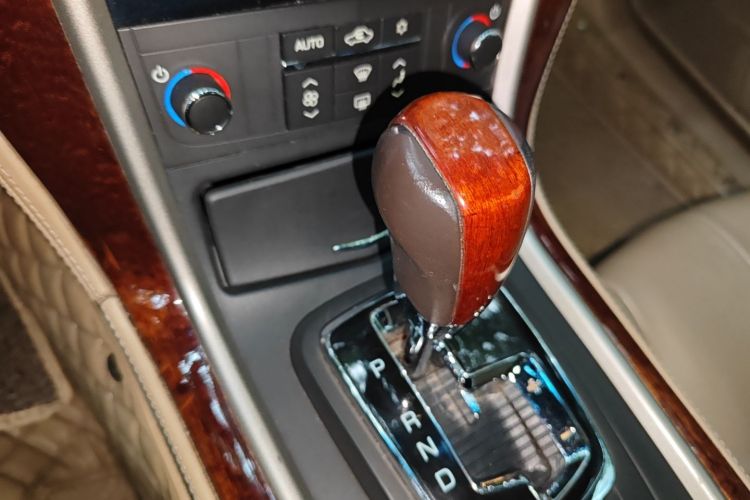 凯迪拉克 SLS赛威 2012款 2.0T 舒适型中控内饰18