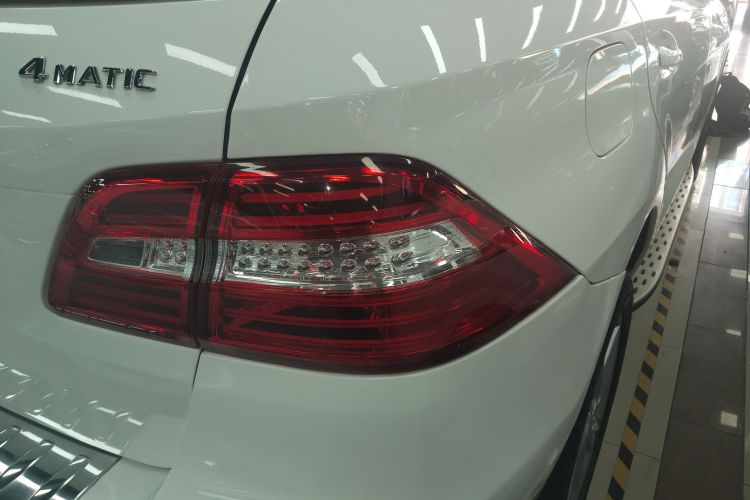 奔驰M级 2014款 ML 320 4MATIC车身外观9