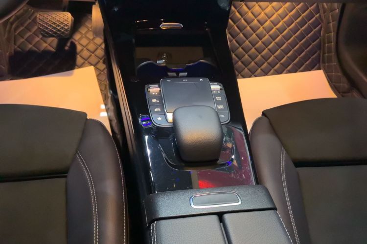 奔驰A级 2022款 改款二 A 200 L 运动轿车时尚型中控内饰18