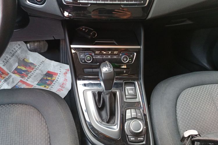 宝马2系多功能旅行车 2015款 218i 领先型中控内饰18