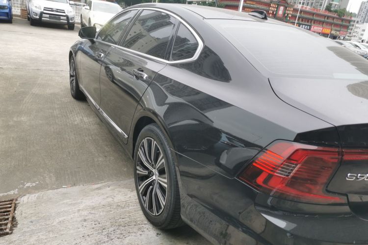 沃尔沃S90 2021款 B5 智逸豪华版车身外观4