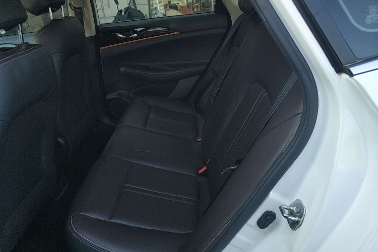 长安 逸动DT 2019款 1.6L 自动智享型 国VI中控内饰21