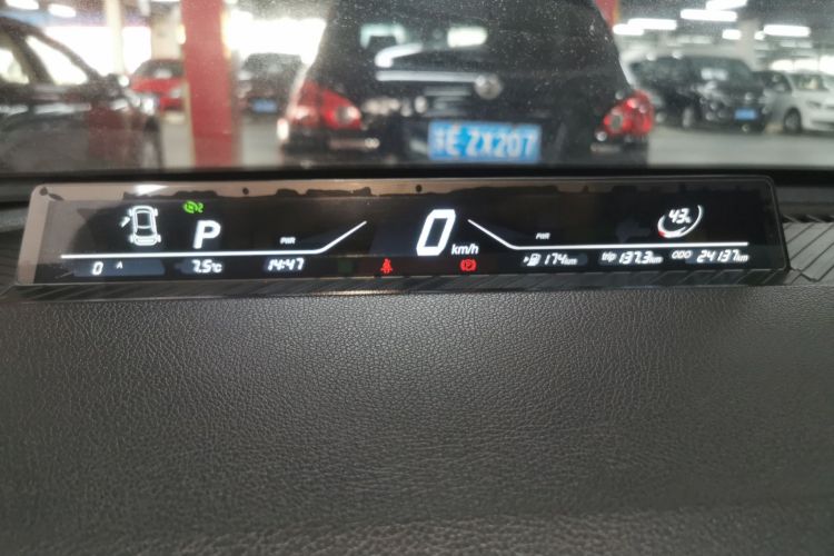 哪吒汽车 哪吒V 2022款 潮 400 Lite中控内饰14