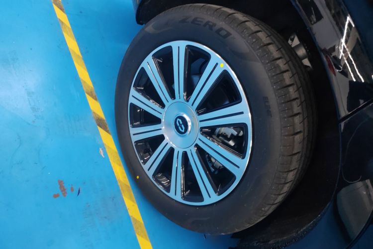 鸿蒙智行 问界M7 2024款 1.5T 智驾后驱Pro版 5座车身外观6008