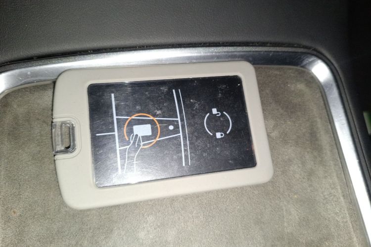 特斯拉 Model Y 2022款 改款 后轮驱动版中控内饰11