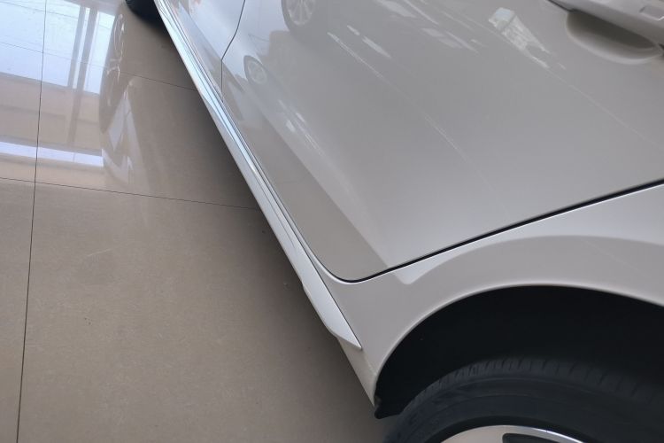 奥迪A4L 2023款 40 TFSI 时尚动感型机舱底盘30