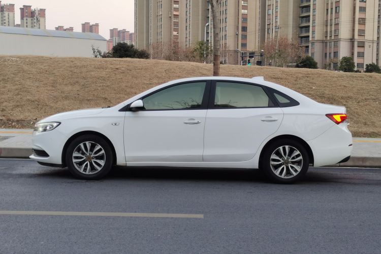 别克 英朗 2018款 18T 自动精英型车身外观4