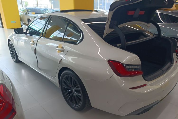 宝马3系 2020款 改款 325i M运动曜夜套装车身外观6003