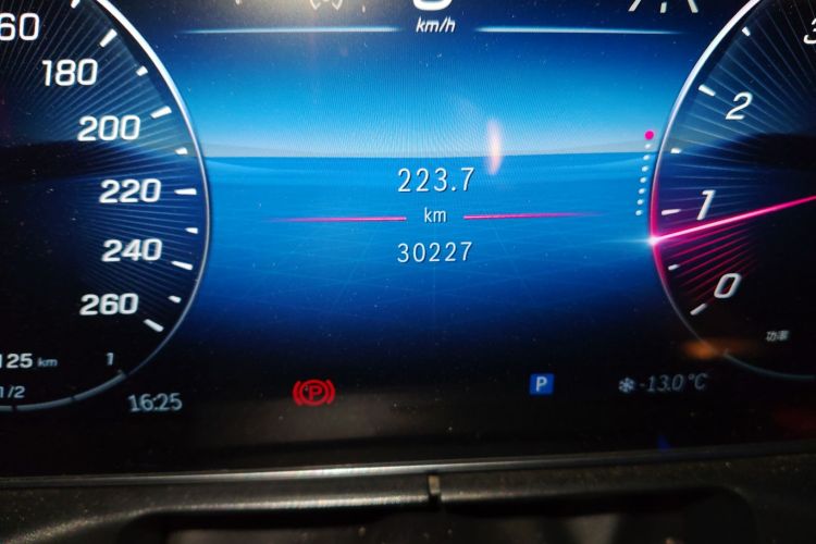 奔驰C级 2023款 改款 C 260 L 运动版中控内饰15