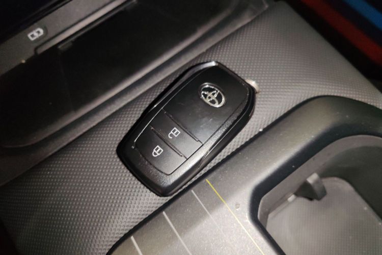 丰田bZ5 2025款 550 PRO智行版中控内饰11