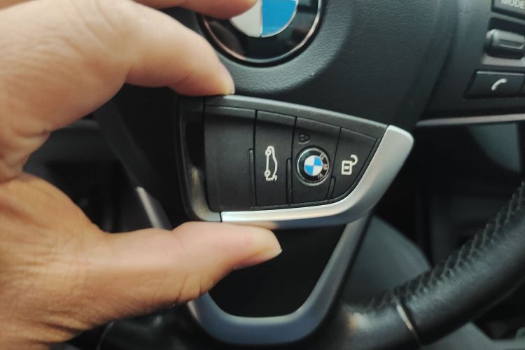 宝马X1 2019款 sDrive18Li 时尚型中控内饰11